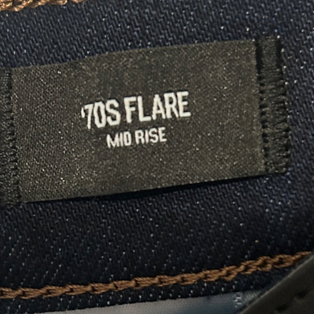 Express 70βs Dark Flare Jeans β
- Picture 3 of 4